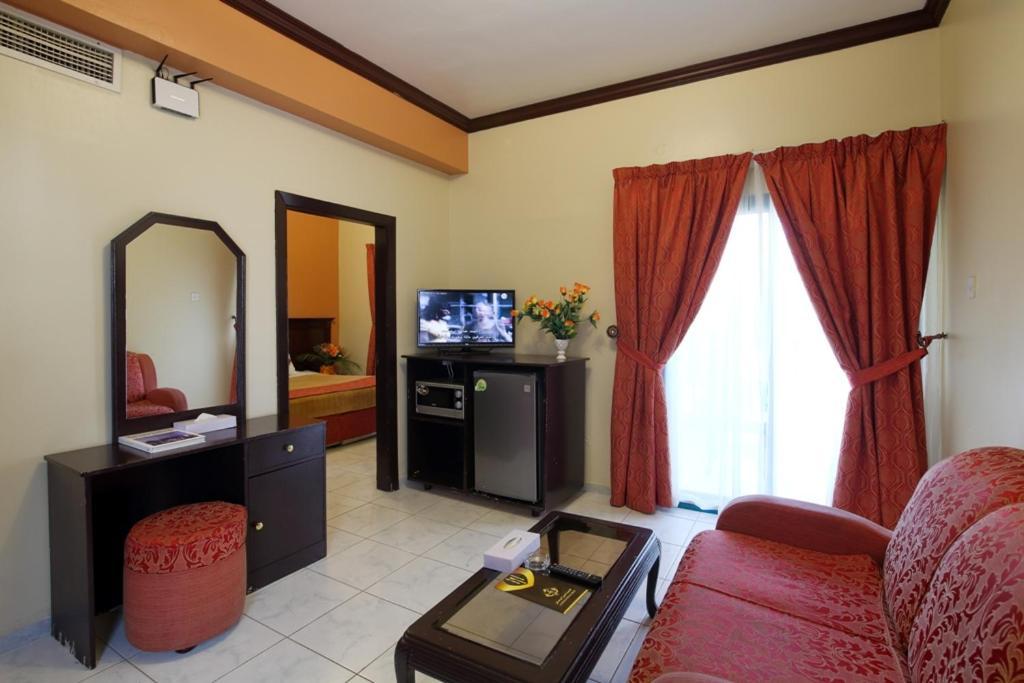 Summer Land Hotel Apartment Шарджа Экстерьер фото